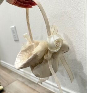 Beverly Clark Collection Vintage Flower Girl Basket Cream Satin Lace Pearl Rose